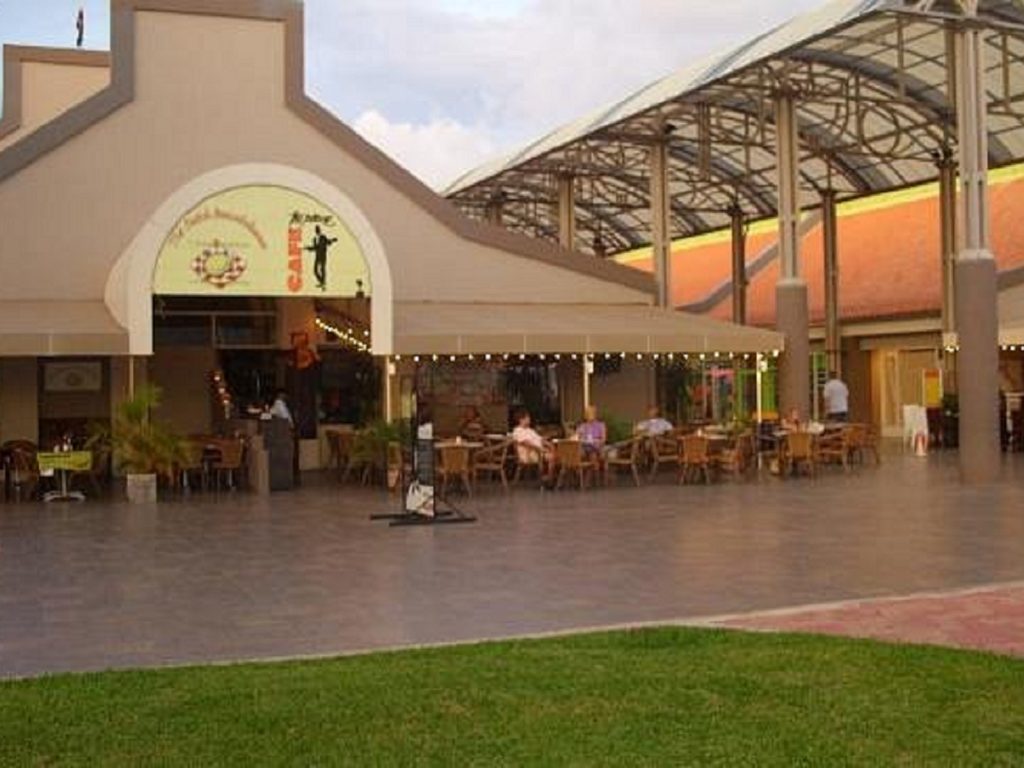 Cafe the Plaza